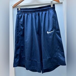 Nike Men’s basketball navy shorts size L